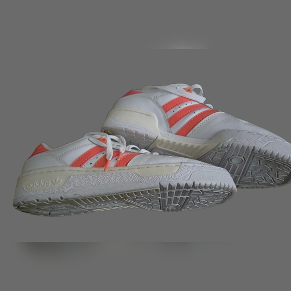 Adidas White and Pink Athletic Shoes Size 9 - Picture 3 of 5